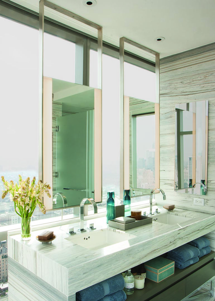 Зеркало - необходимый элемент любой ванной комнаты 