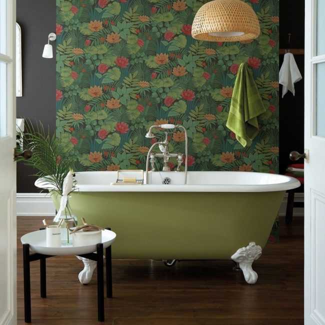 Ванная комната в стиле ретро с тематическими интерьерными элементами
