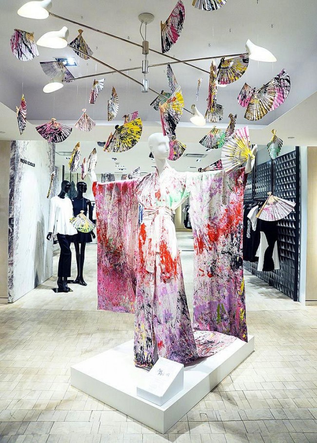 Декоративная композиция магазина одежды в японском стиле 