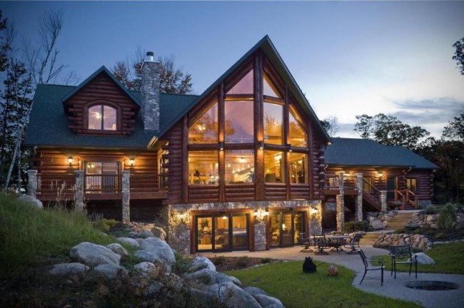 Великолепный деревянный дом с панорамными окнами
