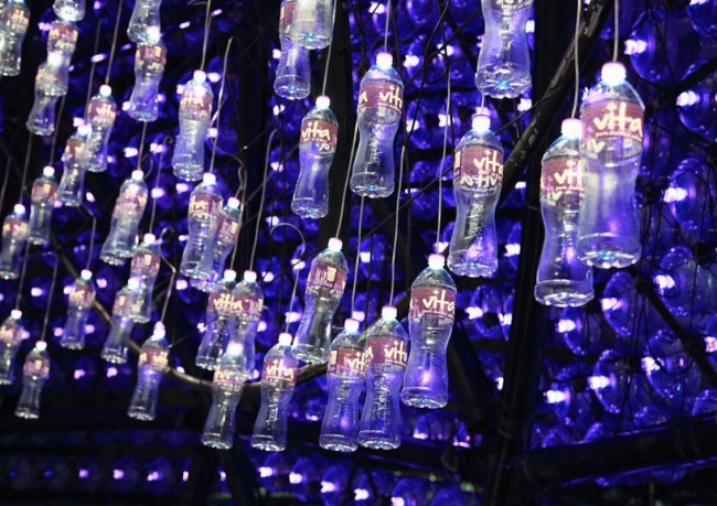 lantern-pavilion-made-from-recycled-water-bottles-designboom-06