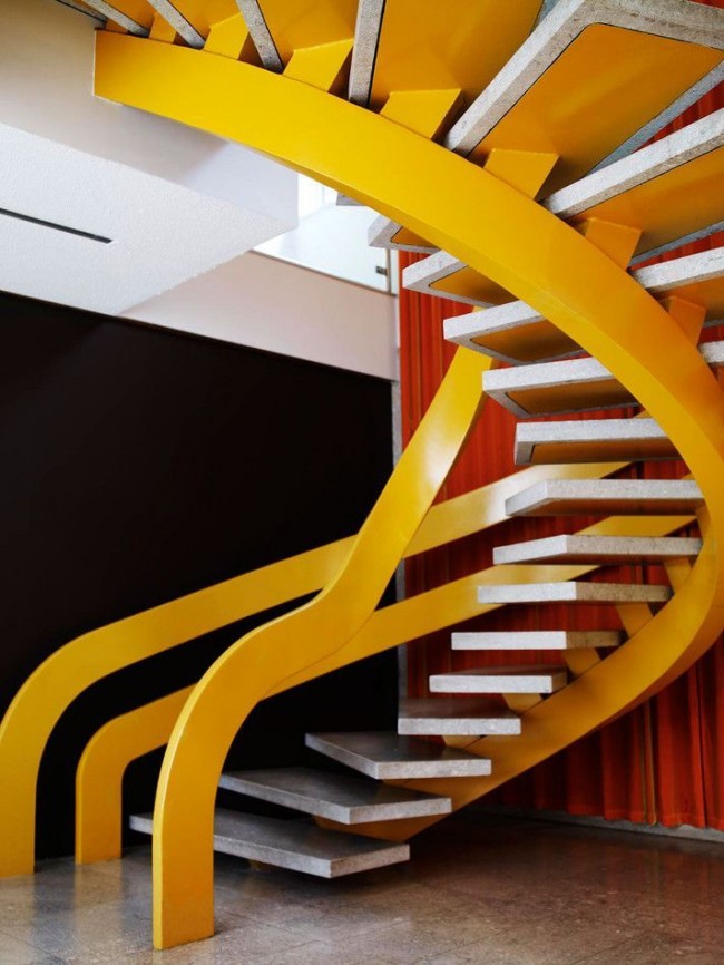 Лестницы на второй этаж на металлическом каркасе (59 фото): виды и правила выбора