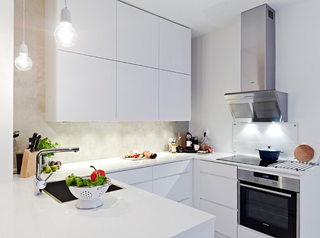 Даже небольшая кухня будет выглядеть красивой и стильной, если правильно продумать ее ремонт 