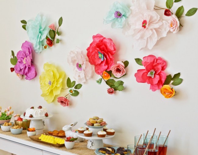 Практически любой праздник можно украсить цветами из бумаги, крафтовой или любой другой цветной