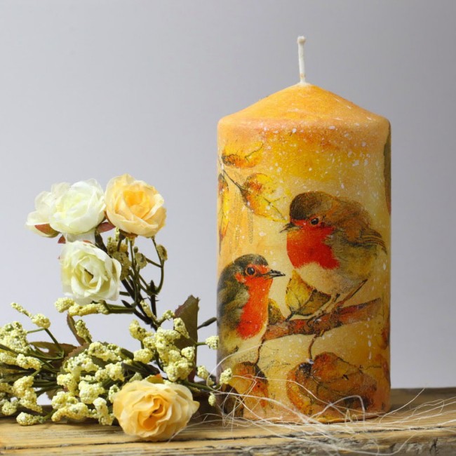 Прекрасная идея для подарка или сувенира: уникальная свеча, декорированная своими руками