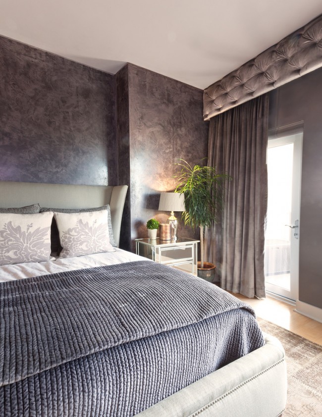 Стильно в современной спальне будут смотреться велюр, квилт и монохромные стеганые одеяла и покрывала