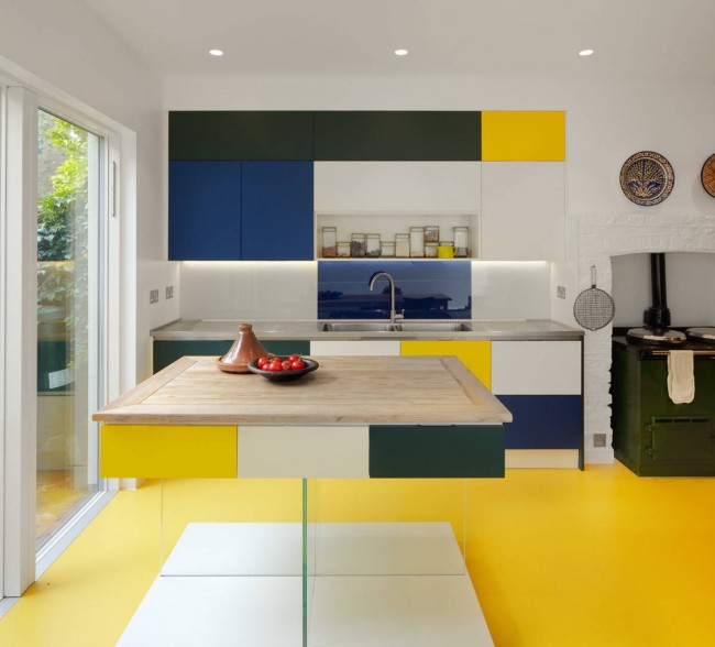 Сочетать любые цвета можно в технике оформления "color blocking" Сочетать любые цвета можно в технике оформления "color blocking"