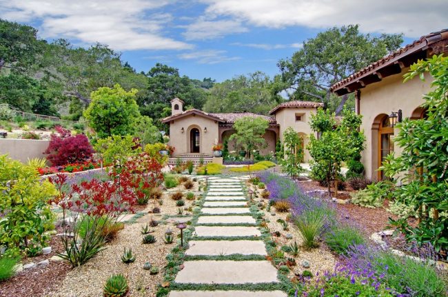 Красивый сад станет любимым местом отдыха для всей вашей семьи