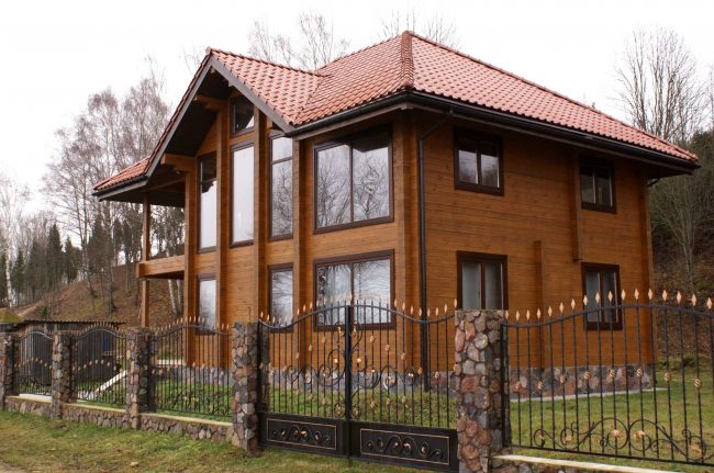 Жилой дом из профилированного бруса с мансардой Жилой дом из профилированного бруса с мансардой