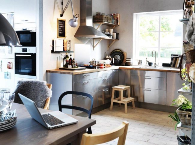 Г-образная кухня IKEA в скандинавском стиле Г-образная кухня IKEA в скандинавском стиле