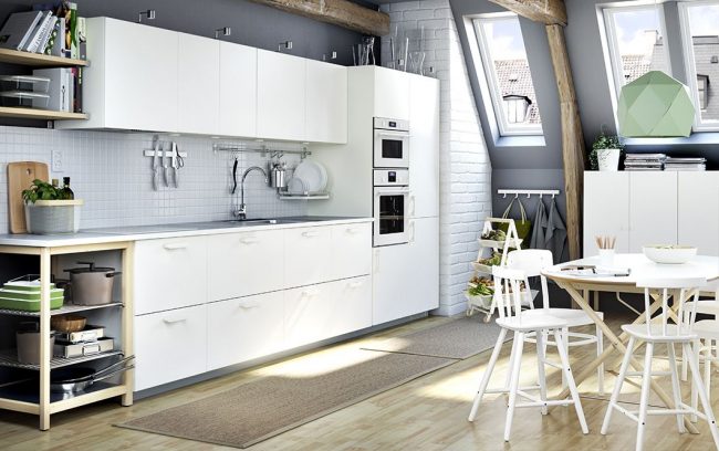 Просторная белая кухня Вединге от IKEA Просторная белая кухня Вединге от IKEA