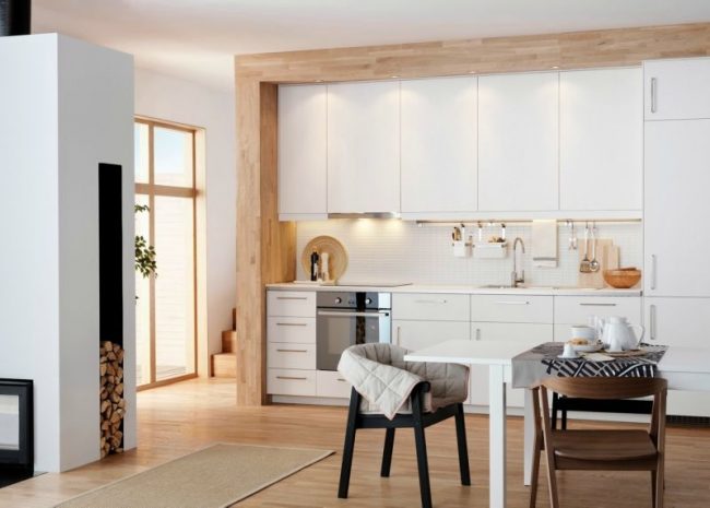 Встроенная белая кухня от IKEA Метод Встроенная белая кухня от IKEA Метод