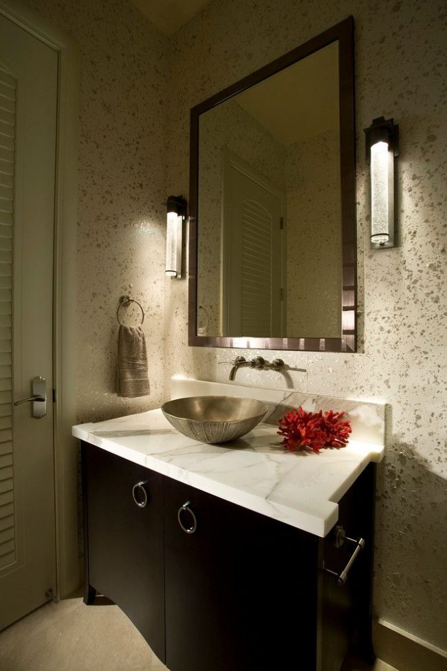 Металлические раковины в ванной комнате выглядят стильно и необычно