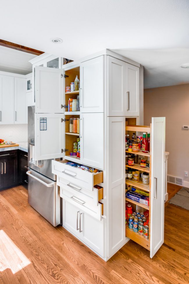 Кухонный шкаф с прекрасно распланированной системой хранения