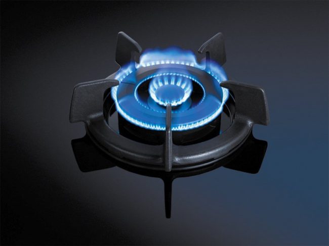 Тройная корона газовой конфорки на варочной плите Тройная корона газовой конфорки на варочной плите