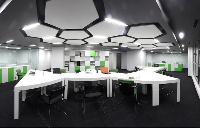 Парящий потолок Optima в интерьере офиса Парящий потолок Optima в интерьере офиса