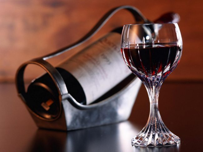 Вино - это напиток, который со временем становится крепче, вкуснее и его ценность в несколько раз увеличивается