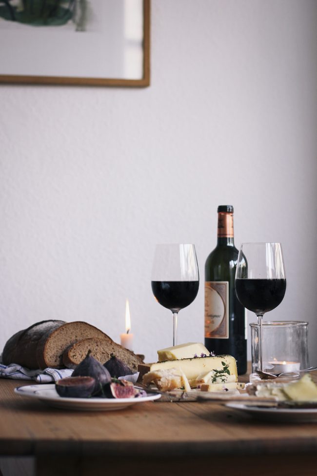 Чтобы вино не потеряло свои качества, ему необходимо создать специальные условия