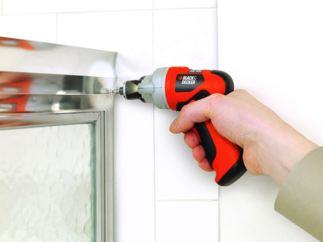 Бытовой аккумуляторный шуруповерт Black & Decker Бытовой аккумуляторный шуруповерт Black & Decker