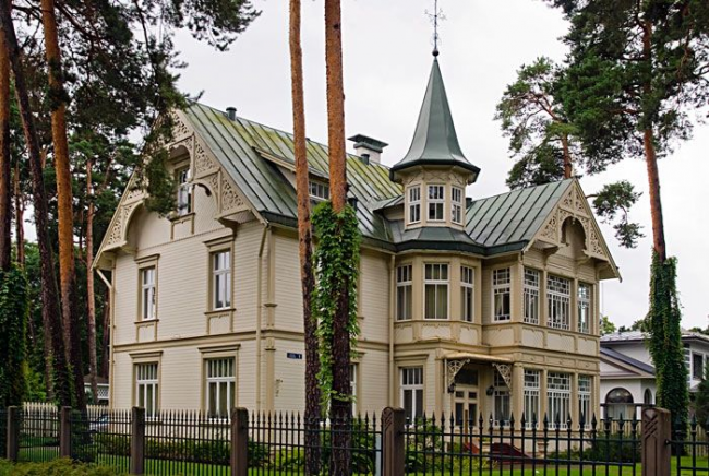 Дома с небольшими башенками можно часто встретить в Прибалтике