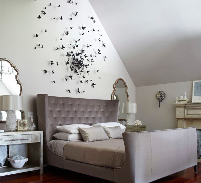 Классическая спальня с контрастным декором стены
