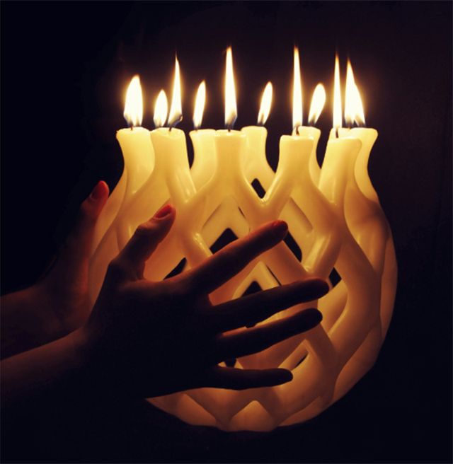 Самодельная традиционная свеча необычной формы