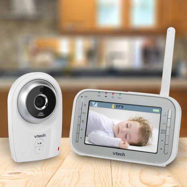 Видеокамера Vtech вполне может послужить и как видеоняня Видеокамера Vtech вполне может послужить и как видеоняня