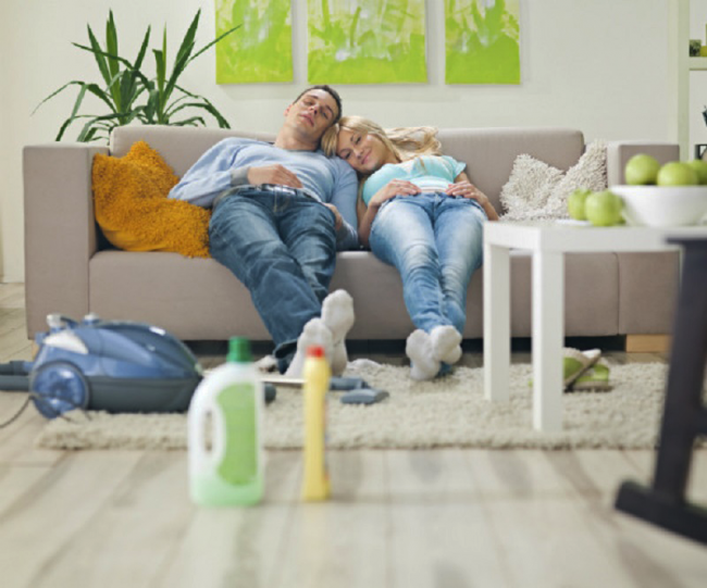 Чистый дом без хлопот: как почистить диван в домашних условиях?