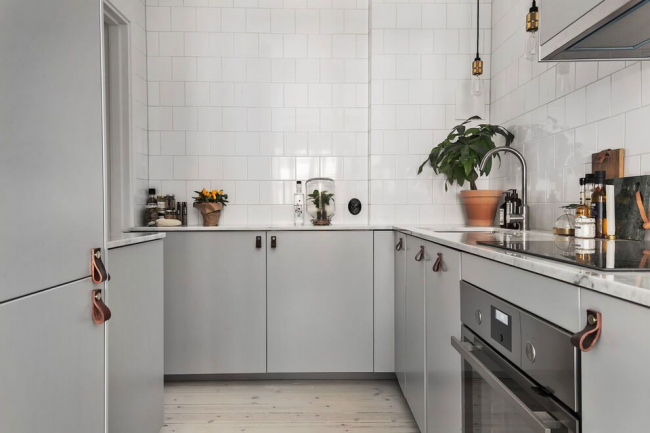 Новые образцы кухонной мебели несут в себе идею шведского дуализма: аскетичность в дизайне при максимальной практичности