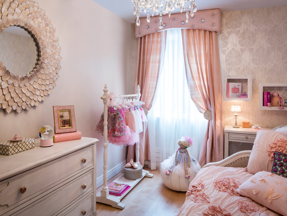 Оформление детской комнаты в персиковом цвете с разными по насыщенности оттенками