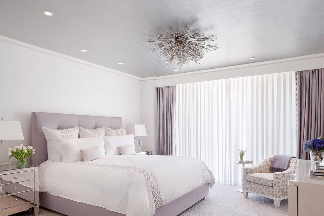 Бело-фиолетовая спальня Обзор стильных интерьеров 2021
