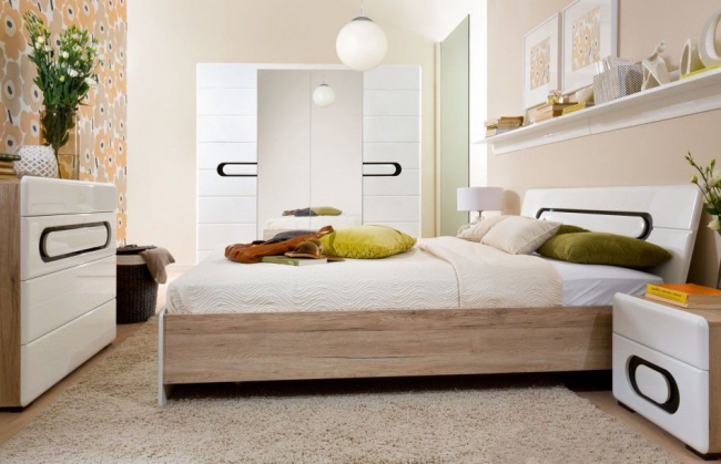 Белоснежный спальный гарнитур в глянце создает атмосферу свежести, простора и уюта