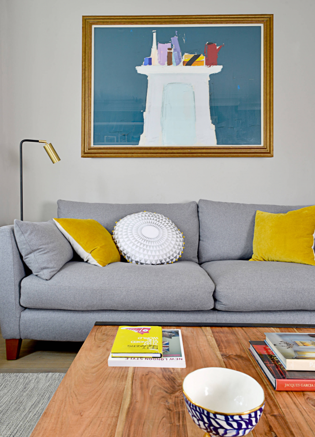 Желтые подушки помогут сделать интерьер более контрастным
