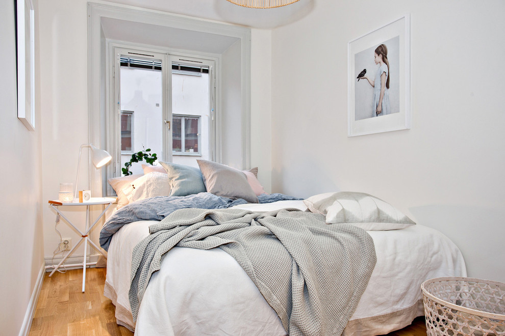 Спальня компактных размеров с дизайном в скандинавском стиле