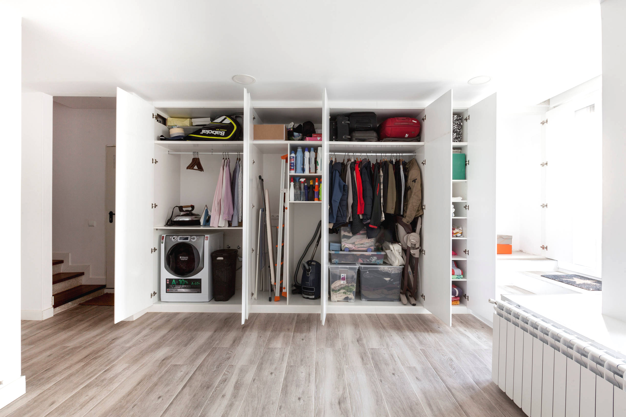 Шкаф-купе – это идеальное место хранения и одежды, и бытовой утвари