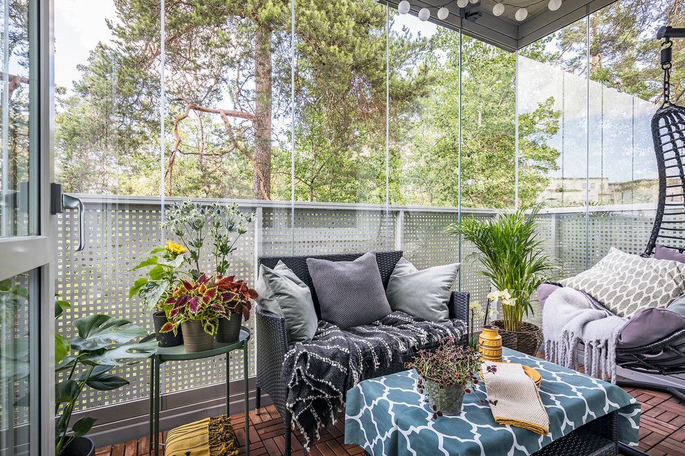 Остекленный балкон может стать местом приятного времяпровождения для всей семьи