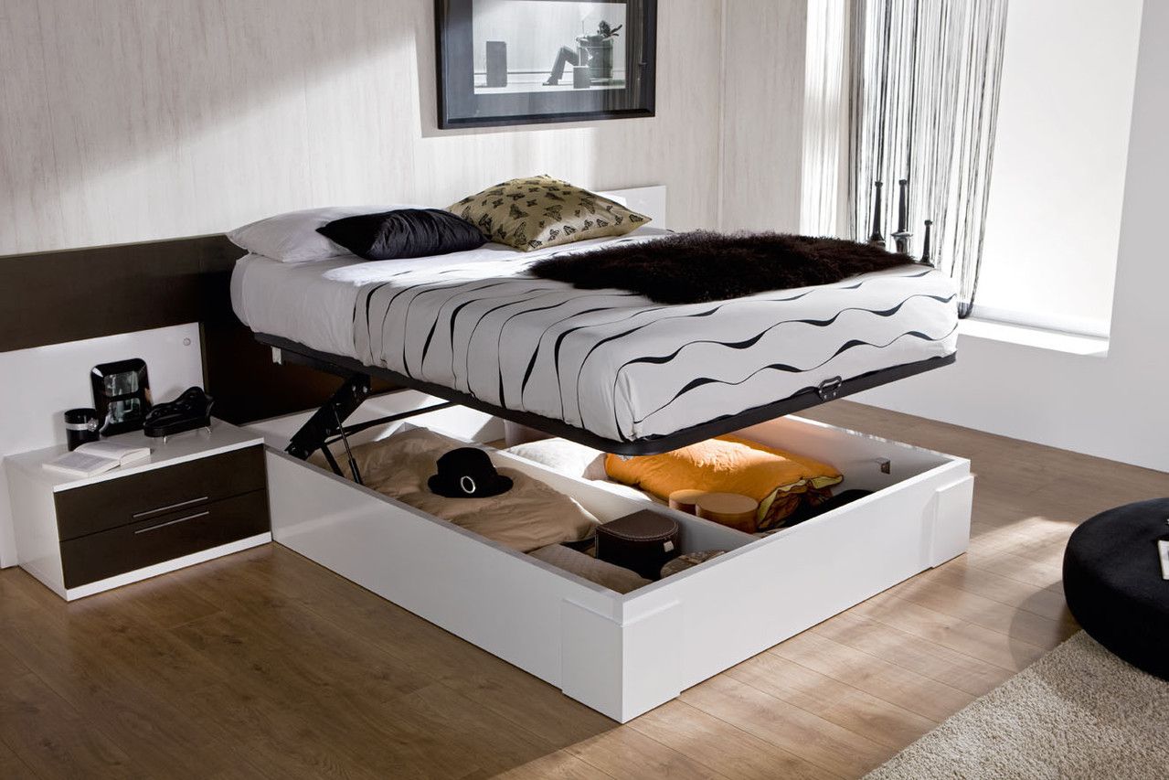 двуспальная кровать с выдвижными тумбами