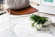 Фото 1 Кофейный столик (100+ фото в интерьере): сочетаем неординарный дизайн и удобство гостиной