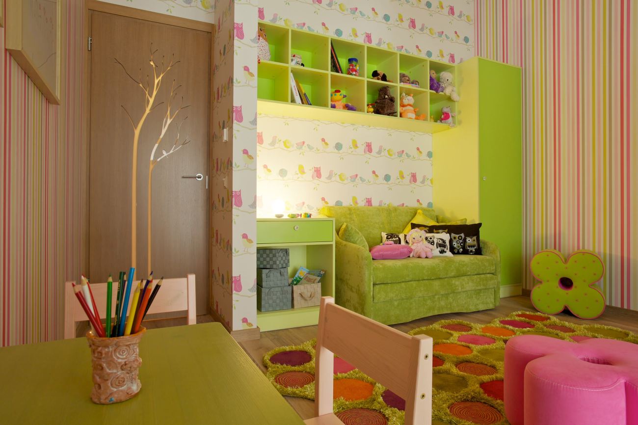 Обои интерьер детская. Интерьер детской комнаты. Отделка стен в детской. Детские обои для стен. Интерьерные решения для детской комнаты.