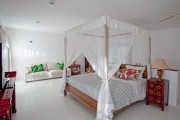 Фото 25 Кровать с балдахином: 90 идей царственной романтики в дизайне спальни (фото)