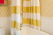 Фото 23 Угловой карниз для ванны: особенности выбора и 75+ функциональных и стильных воплощений