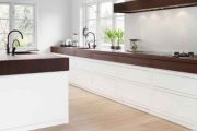 Фото 29 Белая кухня с деревянной столешницей: 70 лучших реализаций в стиле контемпорари, кантри и минимализм
