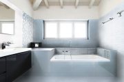 Фото 39 Панно из плитки в ванную: выбор настоящих эстетов и 80 утонченных интерьерных реализаций