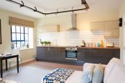 Фото 24 Угловой диван на кухню со спальным местом: как сделать кухонное пространство максимально комфортным и 75+ фотоидей