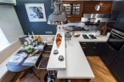 Фото 32 Угловой диван на кухню со спальным местом: как сделать кухонное пространство максимально комфортным и 75+ фотоидей