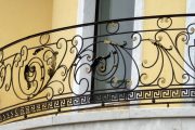 Фото 33 Кованые балконы: французский колониальный шик и 75 его элегантных воплощений
