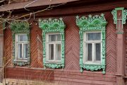 Фото 13 Наличник на окна в деревянном доме: декоративное украшение фасада и 70+ оригинальных примеров