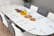 Фото 56 Овальные столы для кухни: тонкости выбора и 80+ комфортных моделей для дома