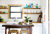 Фото 20 Полки на кухню: смарт-организация кухонного пространства и 75 решений, в которых все на своих местах