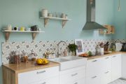 Фото 44 Полки на кухню: смарт-организация кухонного пространства и 75 решений, в которых все на своих местах